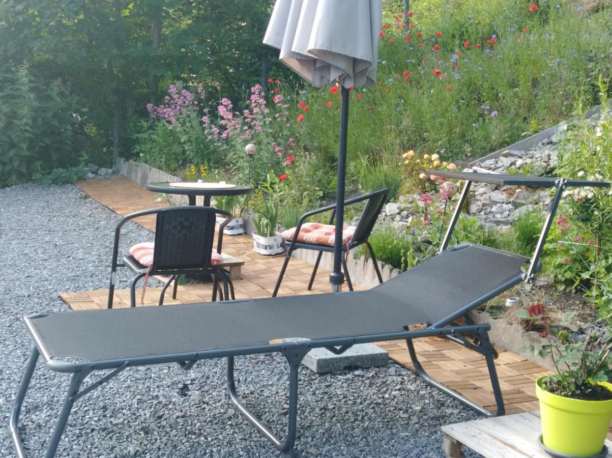 Un Studio A Louer Ds Un Endroit Calme Pres De La Ville De Dinant Exterior foto